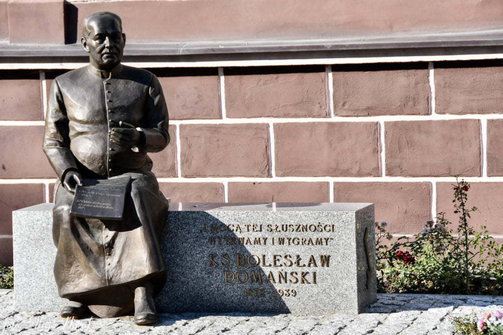 Ławeczka księdza dra Bolesława Domańskiego w Złotowie